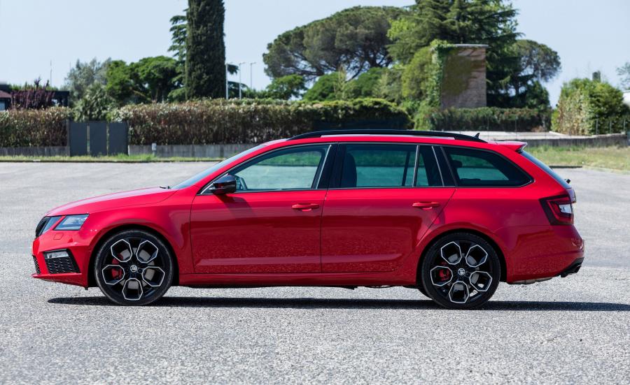  Skoda Octavia RS 245 Combi 2017 года  (WW) (фото 10 из 38)